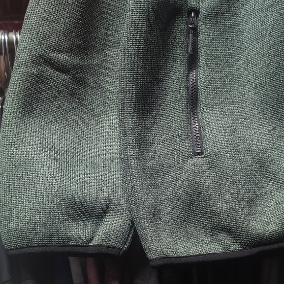 Reebok Two-Tone Black and Green Hoodie Jacket - Picture 5 of 7